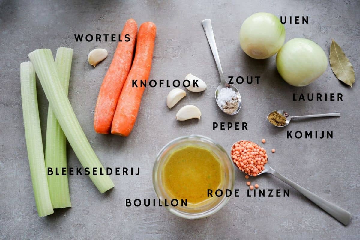 Alle ingrediënten voor vegan linzensoep.