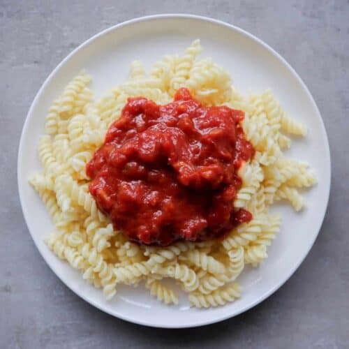 marinara saus op fusilli