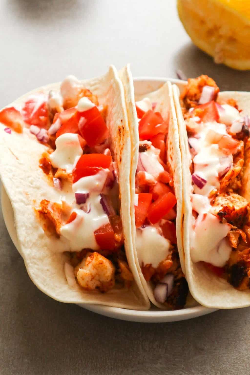 Vis taco's met yoghurt limoensaus Nutmeg & Vinegar