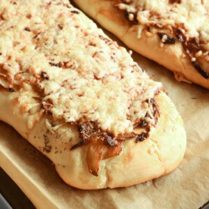 uitgelichte afbeelding van uienbrood